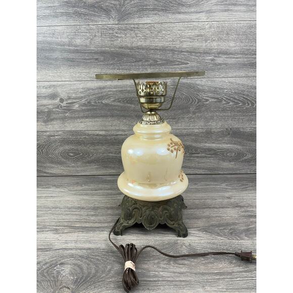 Vintage 1970’s Quoizel 3 way Floral Hurricane Parlor Lamp No Shade - Picture 5 of 6